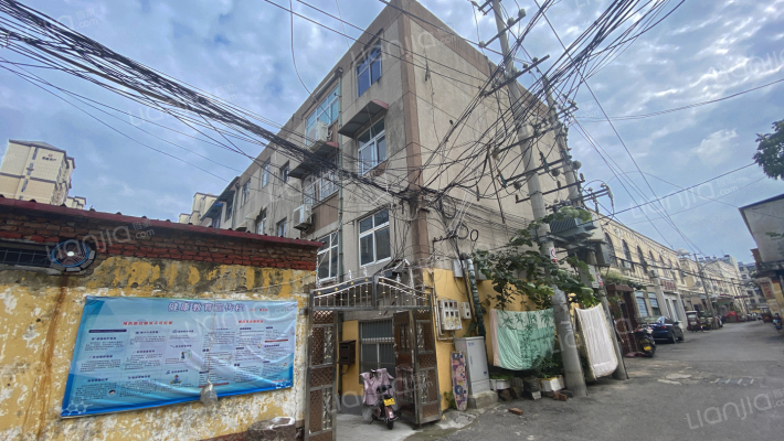 回小家属院外景图