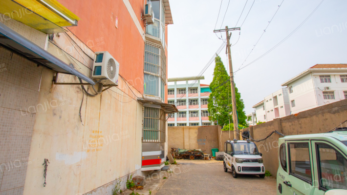 四摆渡小牛山外景图