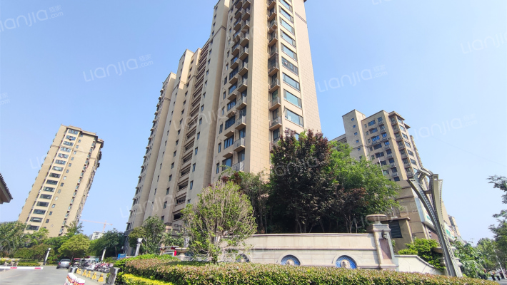 侨城中央学府外景图