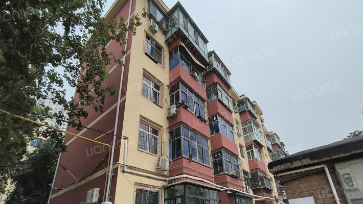 福利院宿舍外景图