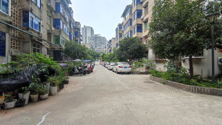 长远一小区外景图