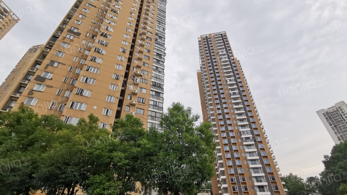 三角花园四美塘小区外景图