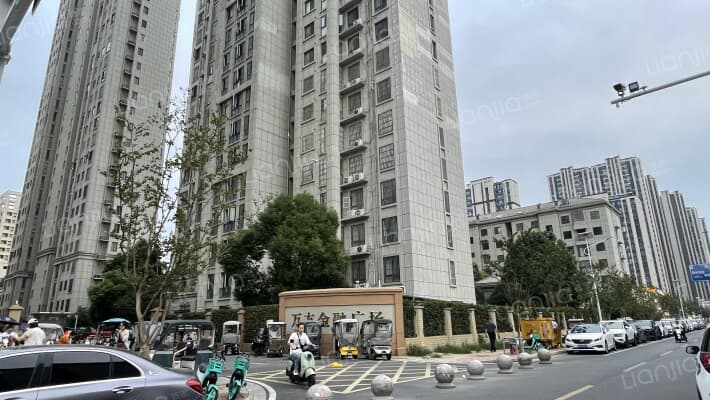 万方金融广场外景图