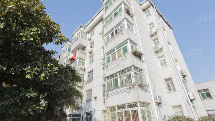 中铁四局集体电气化公司宿舍外景图