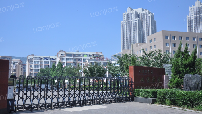 双语学校外景图