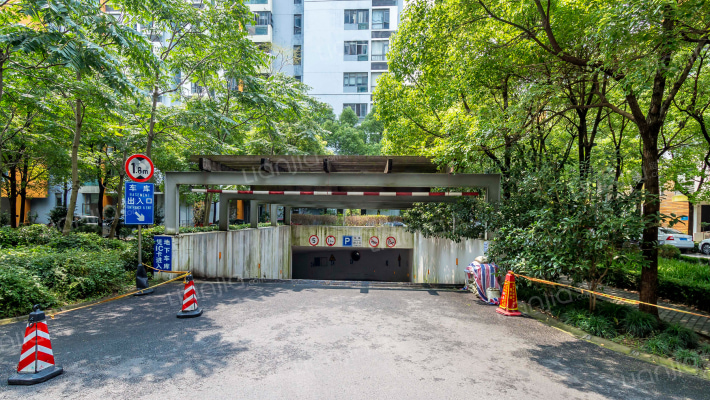 城中花园外景图