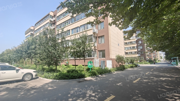 科技苑樱红村外景图