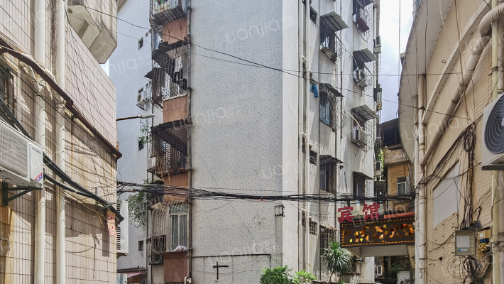 插筲基横街31号外景图