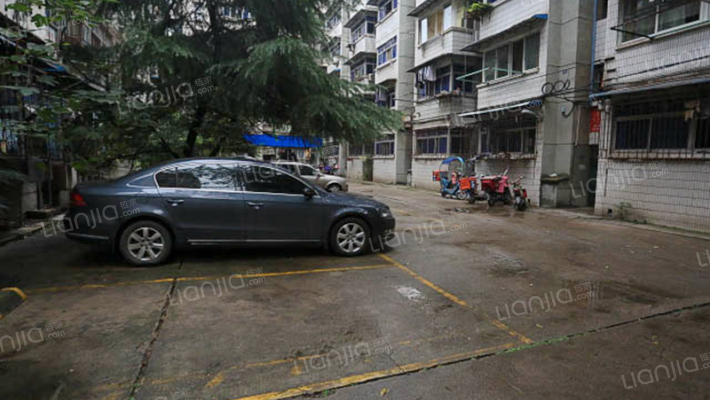 球场花园外景图