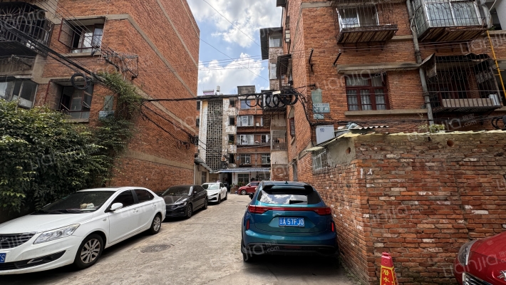 市服务公司宿舍外景图