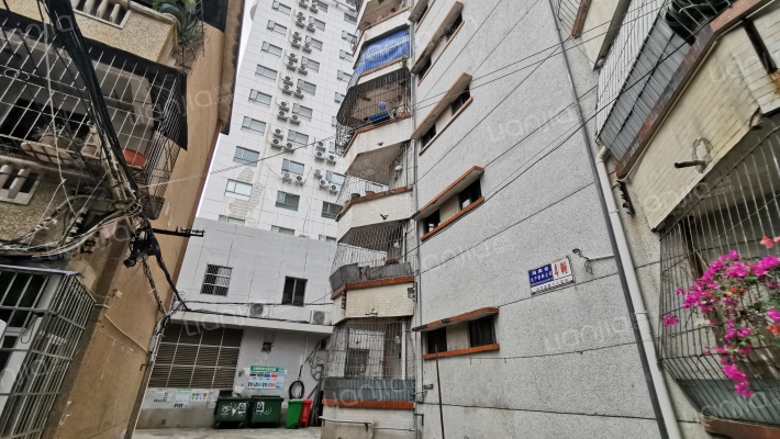 海南省生产资料宿舍外景图