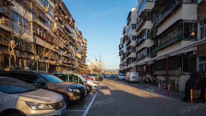 赵苑东里外景图