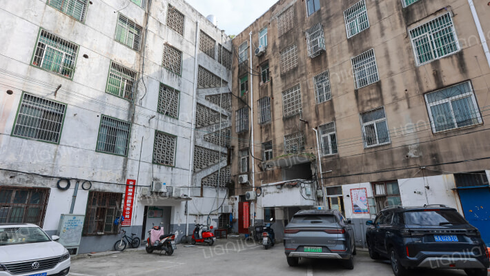 定光小学宿舍楼外景图