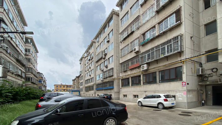 梅花小区外景图