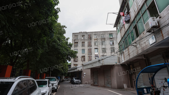 小河弯回迁楼外景图