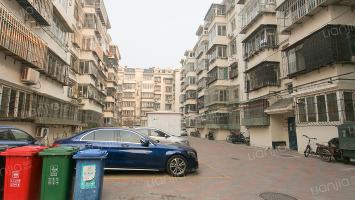 波莹公寓外景图