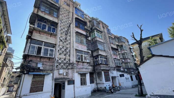 三区保健所家属院外景图