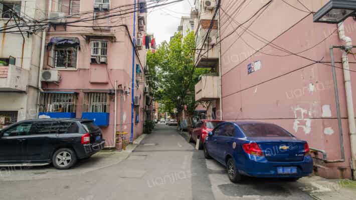 光华东街18号小区外景图