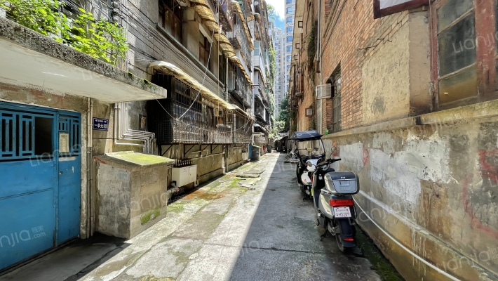 兴黔汽车厂宿舍外景图