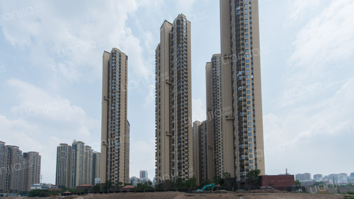 东原晴天见外景图