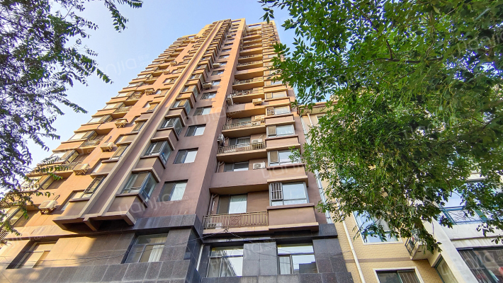 艺格春天外景图