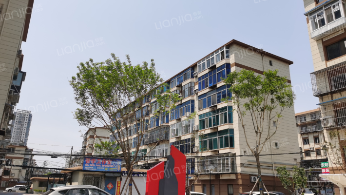 职高小区外景图