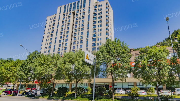 白雪大厦外景图