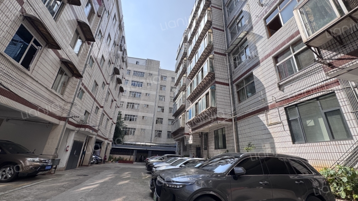 边防船房小区外景图