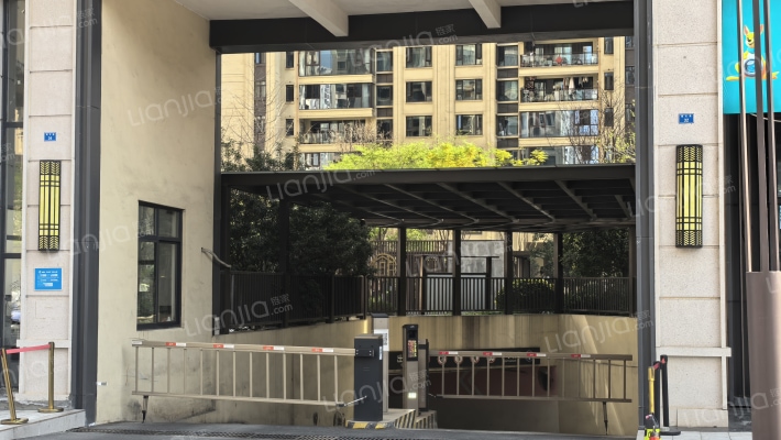 大陆潮里外景图