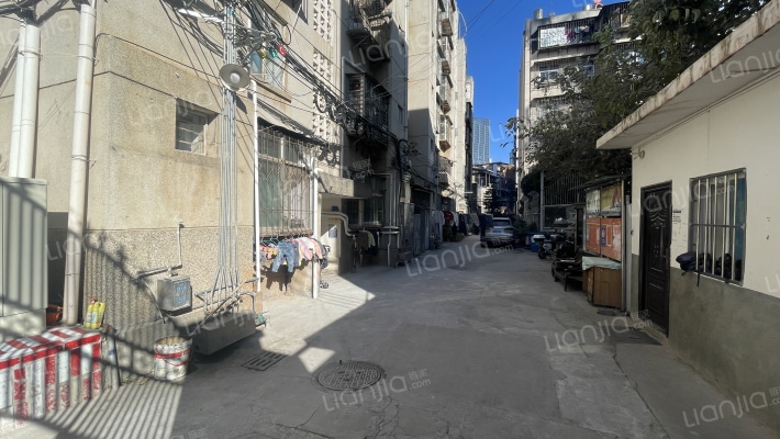 电信小区后院外景图