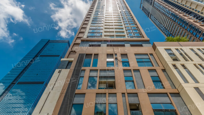 宏发前城外景图