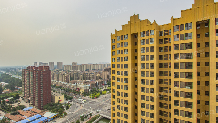 碧水蓝天外景图