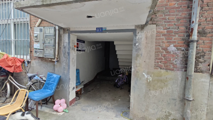 商贸委家属院外景图