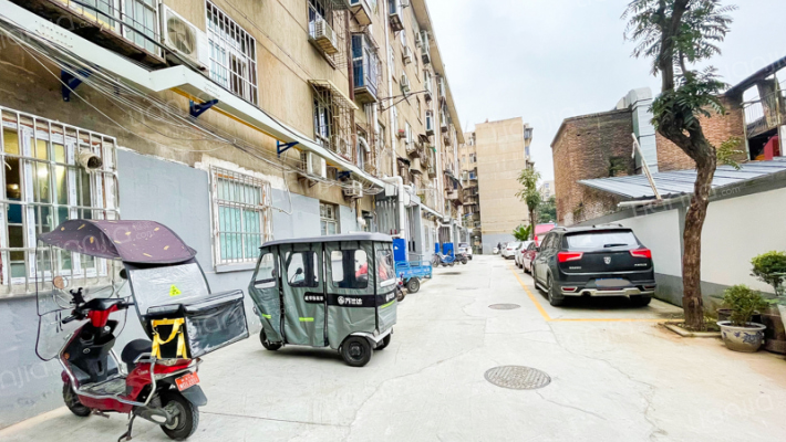 安东街社区陕三建小区外景图