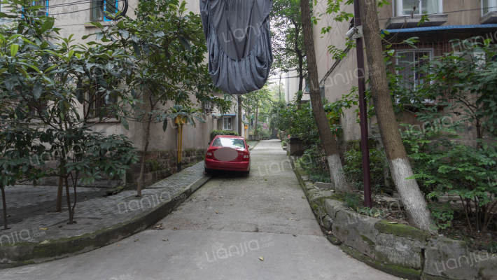 重大新华楼外景图