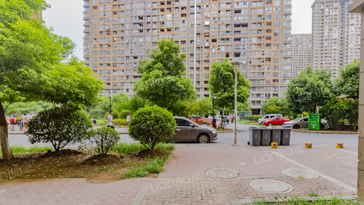 岱善润福城外景图