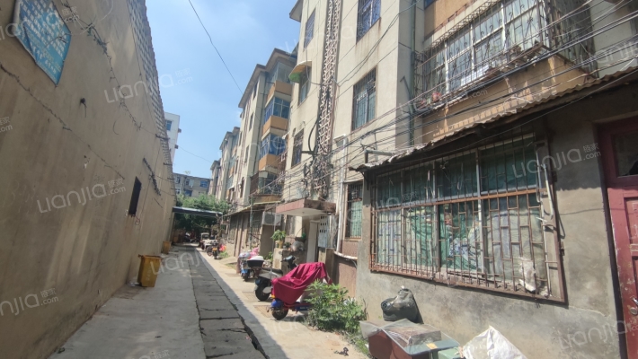 许昌县生产资料公司宿舍楼外景图