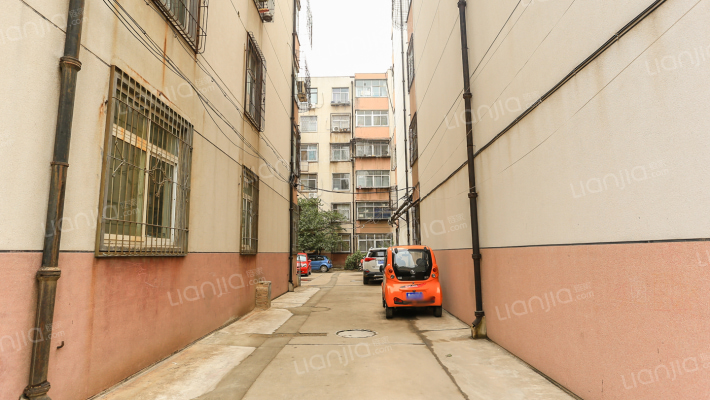 秦岭路243号院外景图