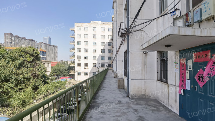 语文报大厦外景图