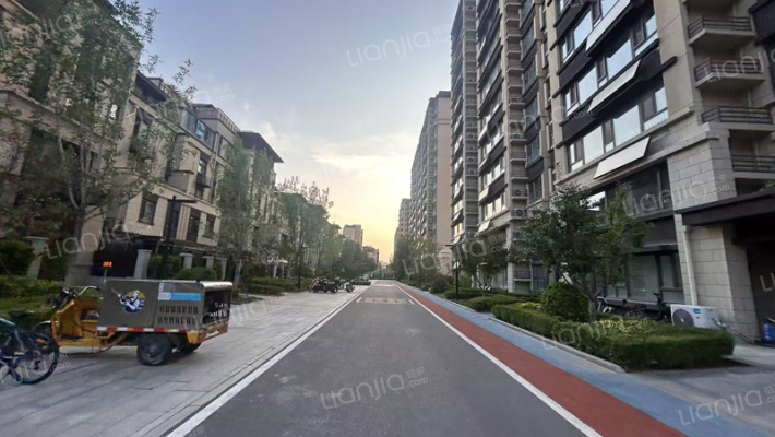 鲁商学府公馆外景图