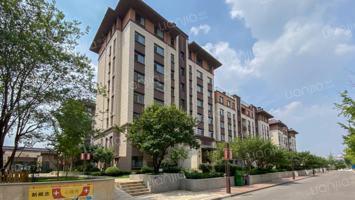 普兰方城外景图