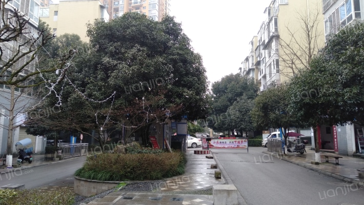 荣新领秀边城外景图