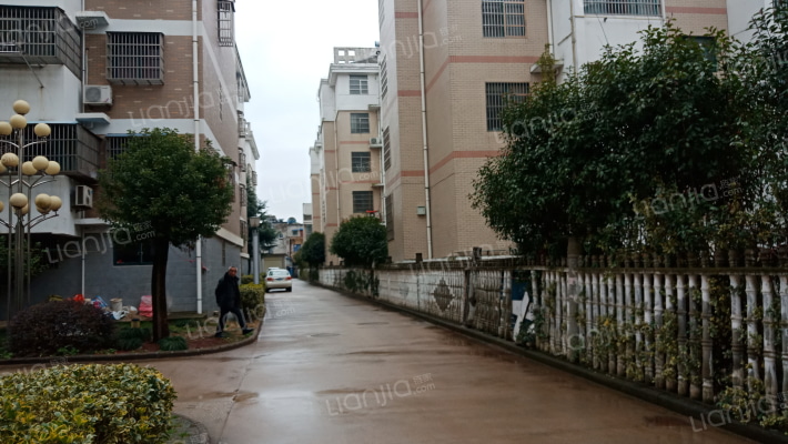 前进小区外景图