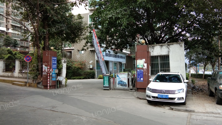 水岸新天小区外景图