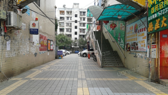 春天花园外景图