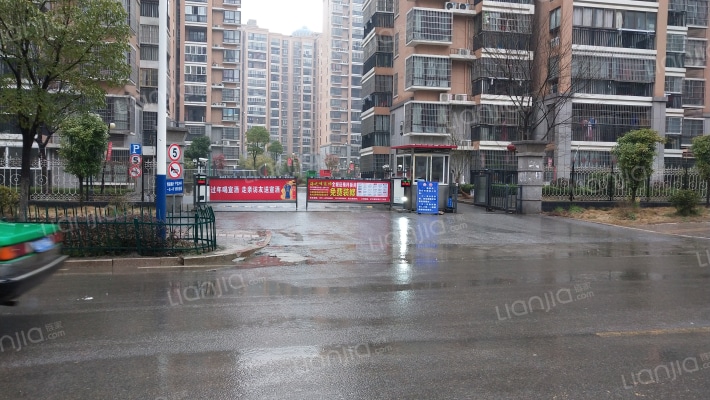 万家四季城外景图