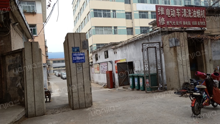 职教中心宿舍楼外景图