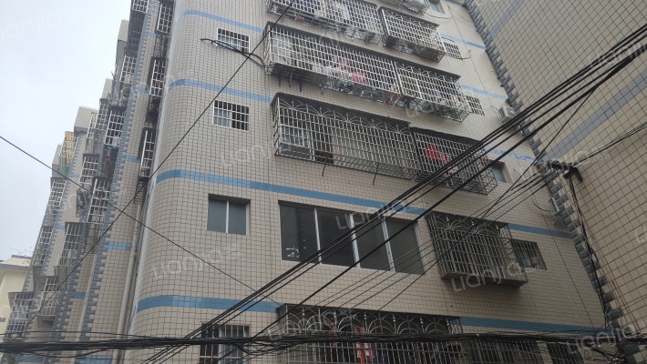 老干公寓楼外景图