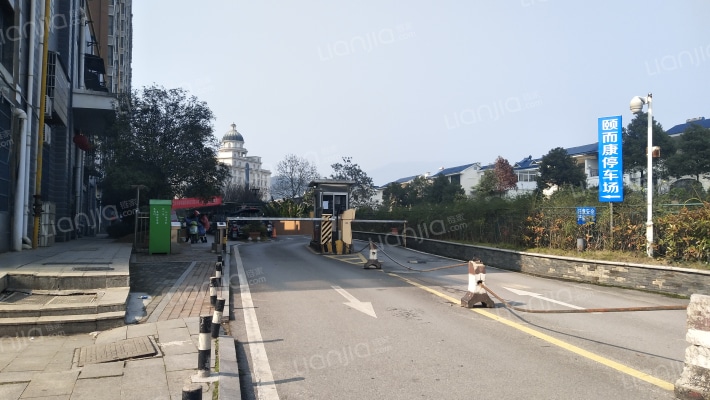 华盛彩虹城外景图