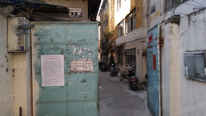 云南省地矿综合经营公司宿舍外景图